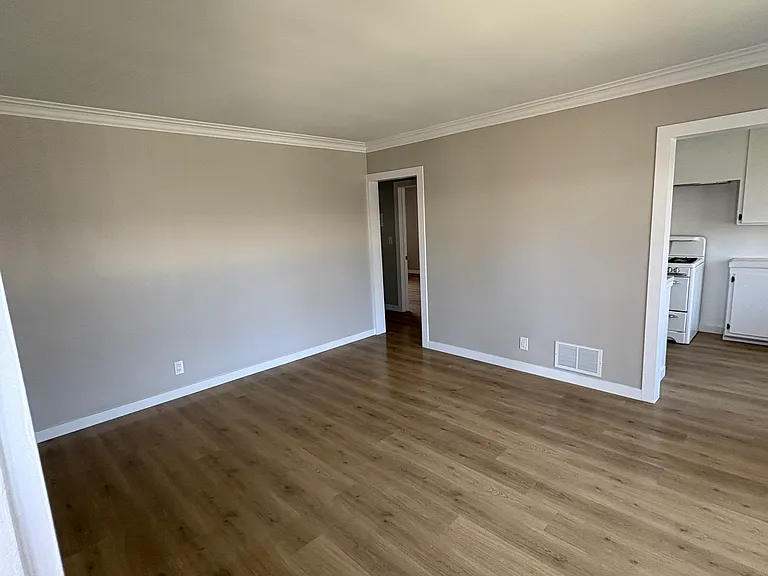 5314 Franklin Ave #8 — Photo 1