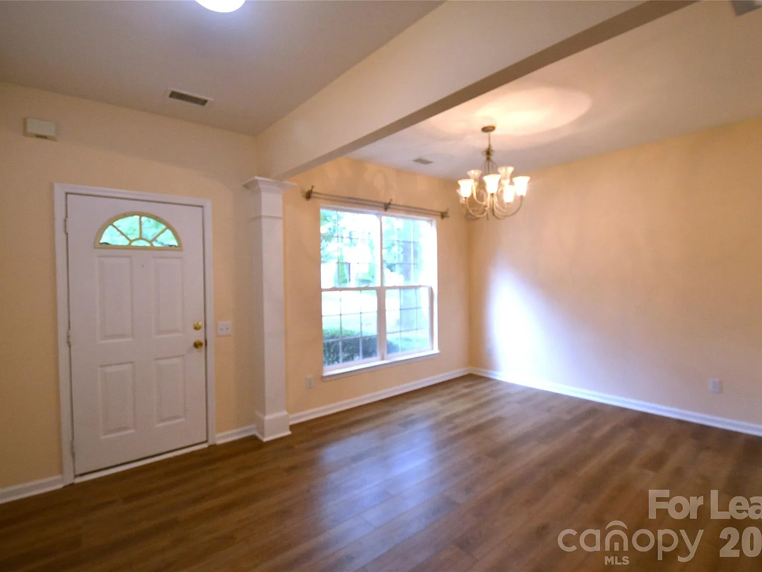 3 bed, 2.5 bath, 1660 sqft, $2,025 — Photo 4