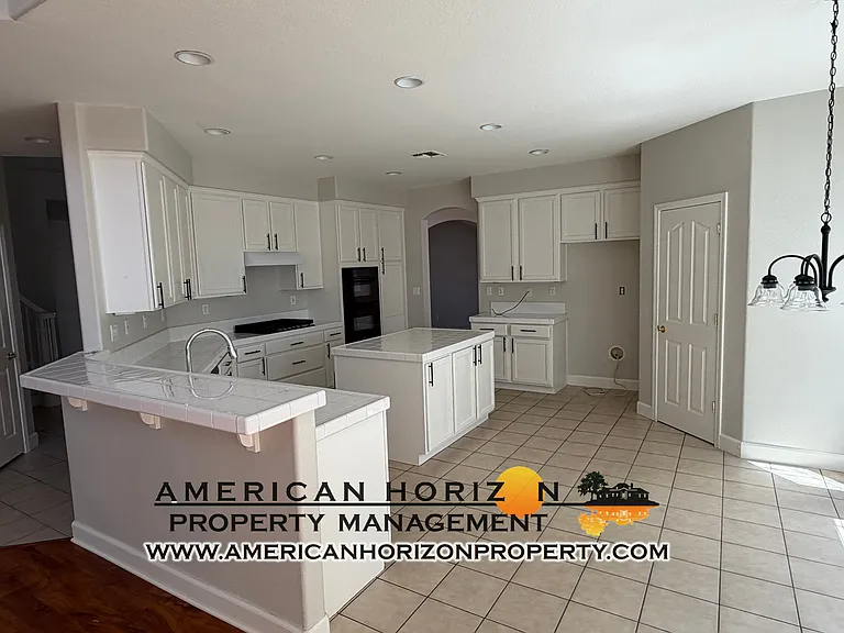 6408 Ivy Glen Way — Photo 3