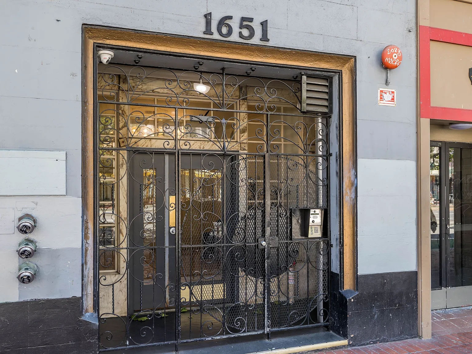 1651 Market — Photo 2