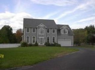 4 Holly Ln, Broad Brook, CT 06016