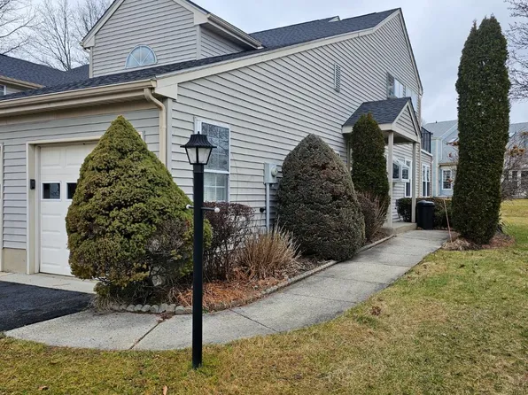 3 Bristol Ct #C, Monroe Township, NJ 08831