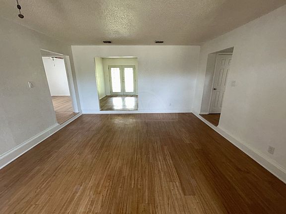 4th image of 3008 Persimmon Dr