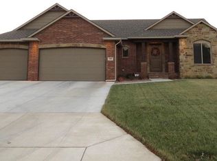 500 E Stone Lake Dr, Augusta, KS 67010