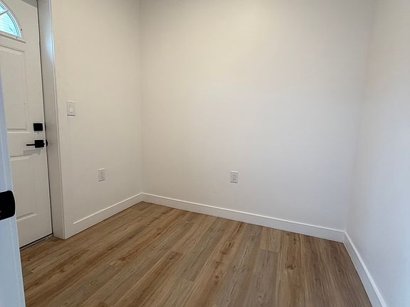4th image of 13 Bartholdi Ave Floor 1