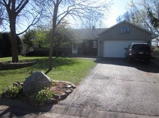 7898 Hallmark Way, Apple Valley, MN 55124