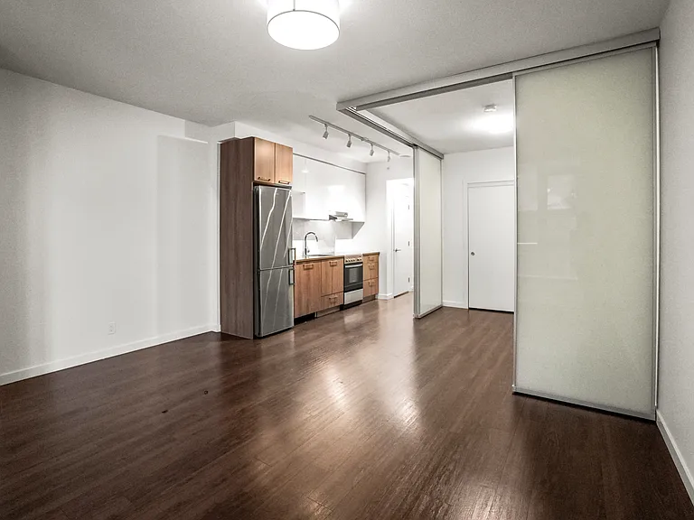 183 Georgia St E — Photo 104