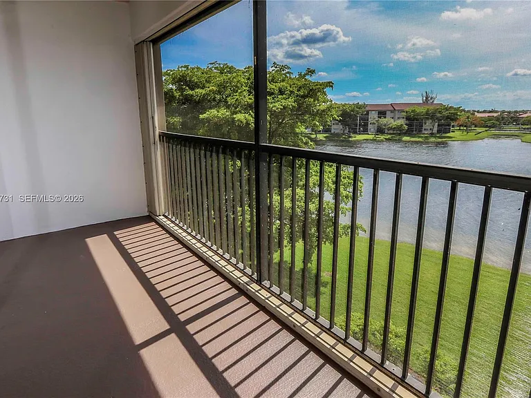 850 SW 138th Ave #409D — Photo 18