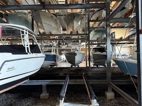 570 Blackburn Point Rd #19, Osprey, FL 34229