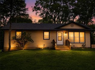 904 S 5th St, Savannah, MO 64485