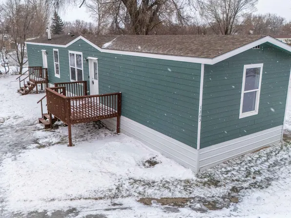 1203 Dakota Trl, Mandan, ND 58554