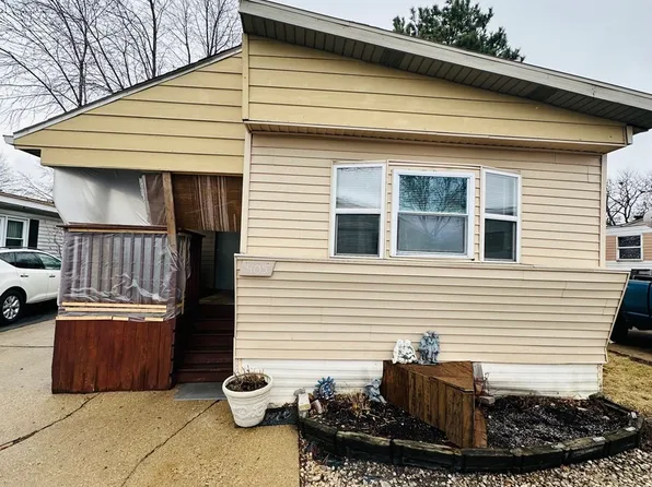 7500 Elmhurst Rd Lot 405, Des Plaines, IL 60018