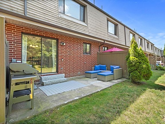 4th image of 404 Farrwood Dr