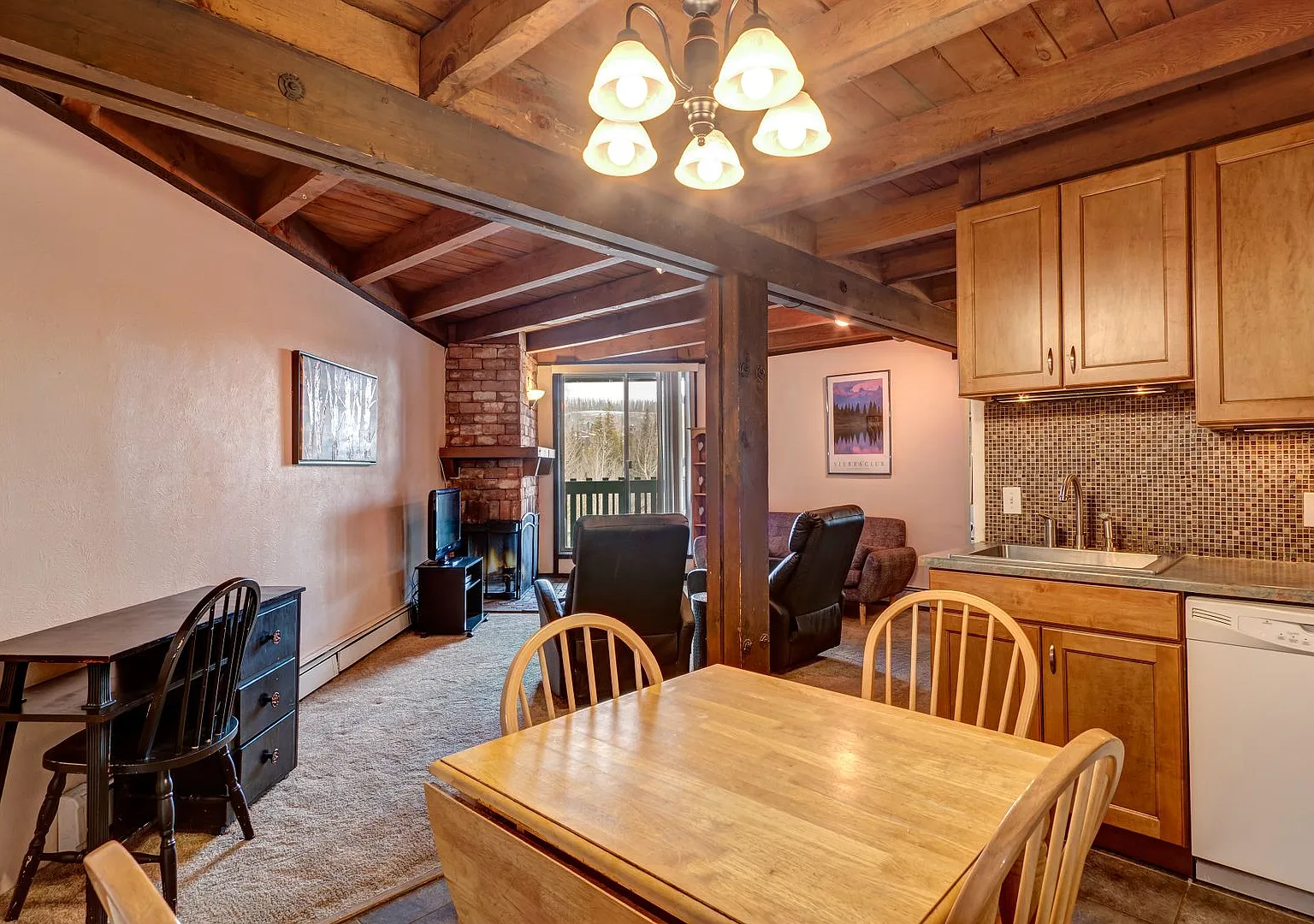 Price Reduced!! Silverthorne 2BR at Treehouse! Year lease! Over $400 in Utilities included! — Photo 2