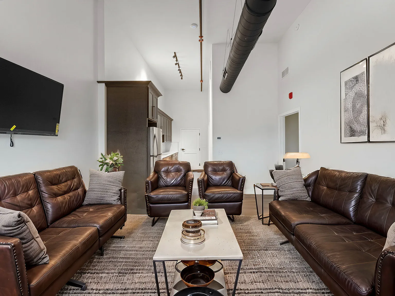 2 bed, 700 sqft, $2,350 — Photo 1