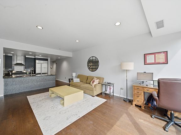 4th image of 240 E Illinois St APT 1503