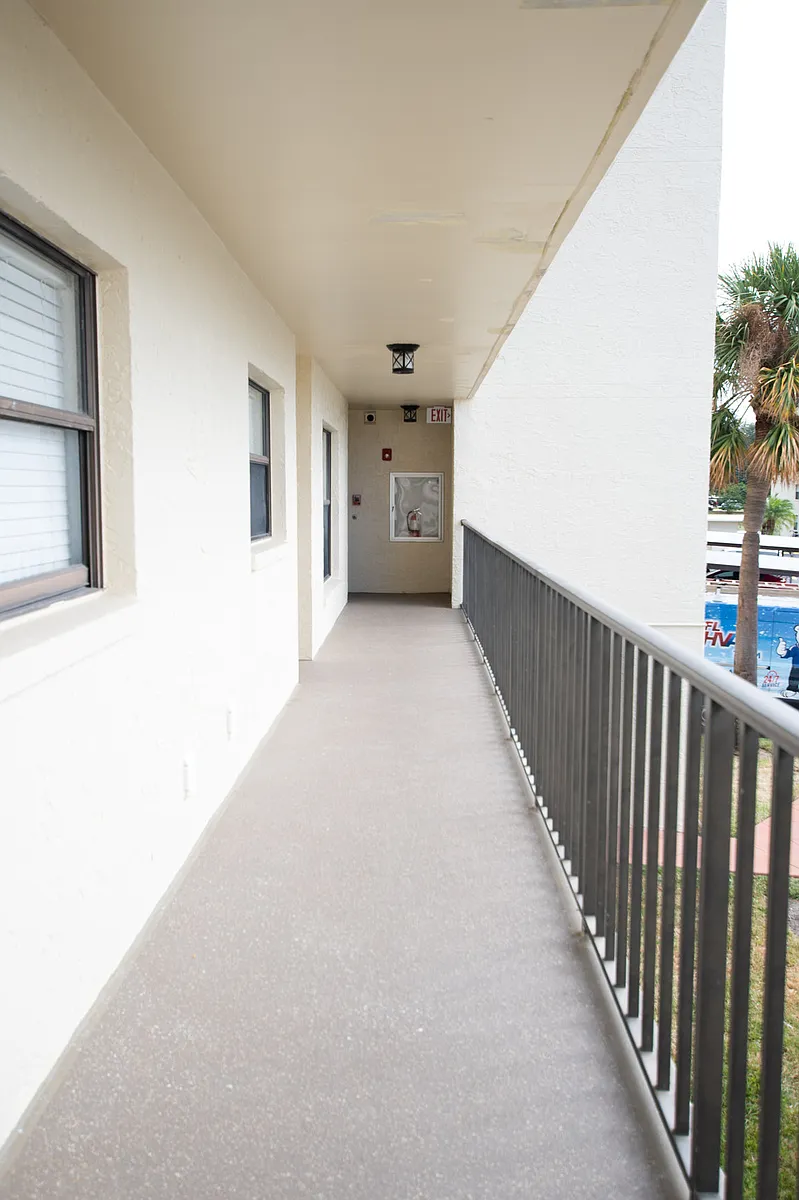 Building Photo - 1000 Cove Cay Dr #2F