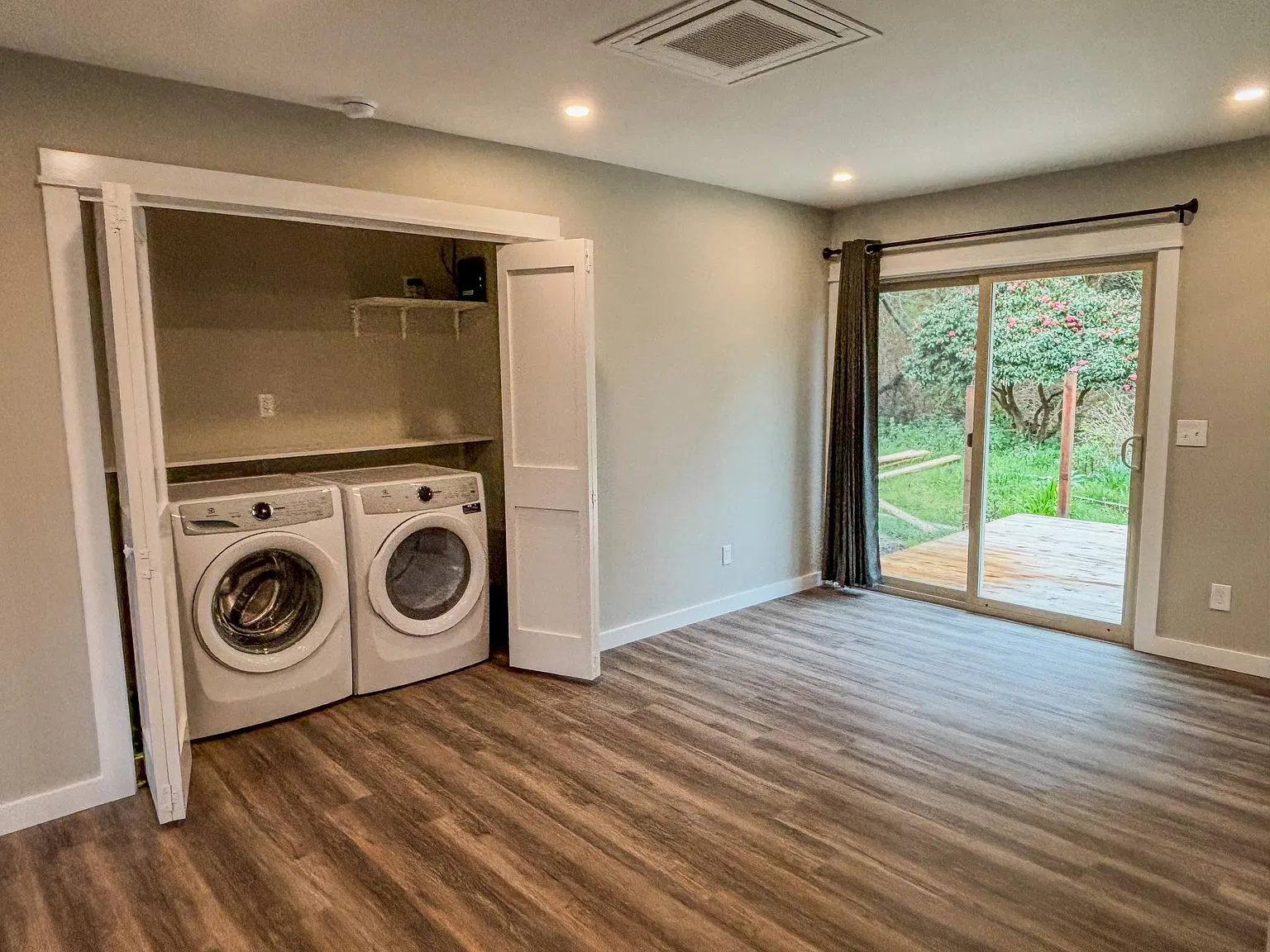 1443 Stromberg Ave — Photo 4