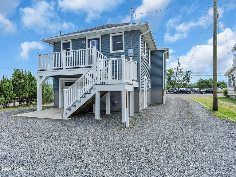 27 Arnold Ave — Photo 34