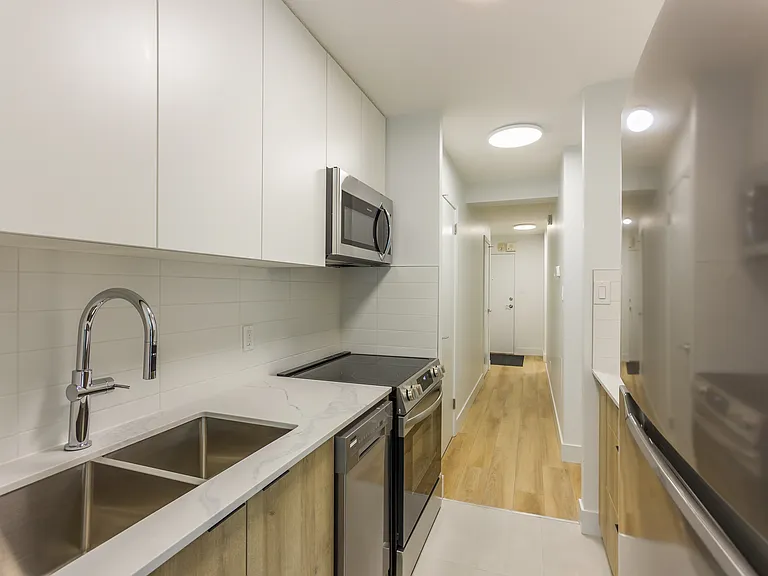 10155 116th St NW — Photo 2