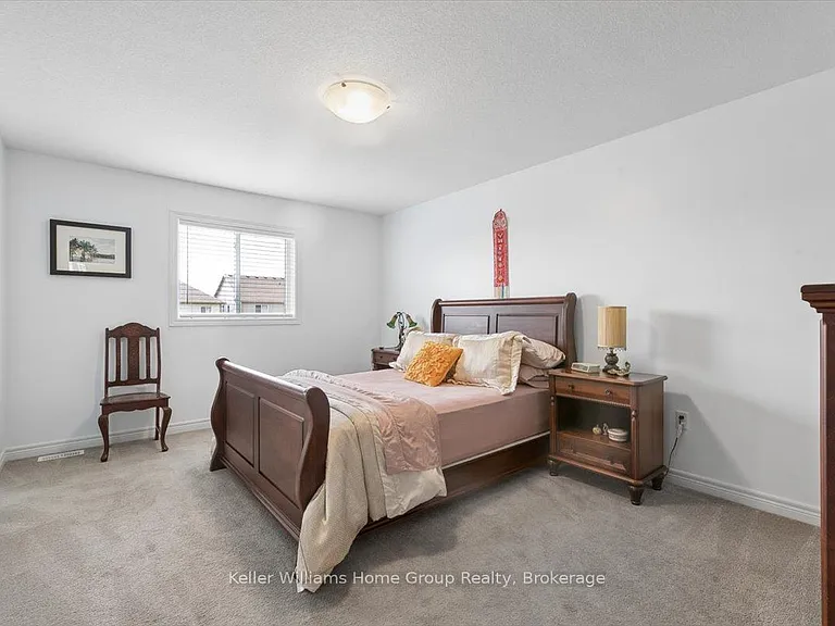 12 Ambrous Cres — Photo 18