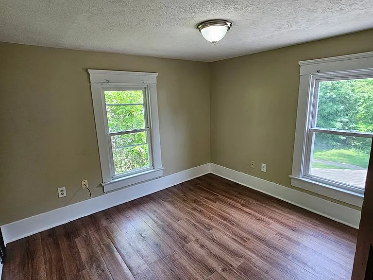 344 Fuller St — Photo 3