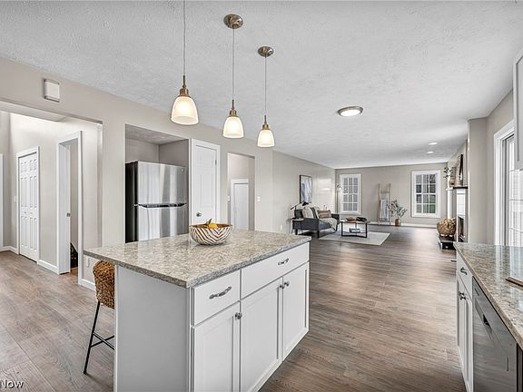 4th image of 130 Falmouth Ct
