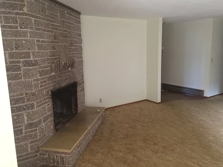 11946 Highway 30 — Photo 17