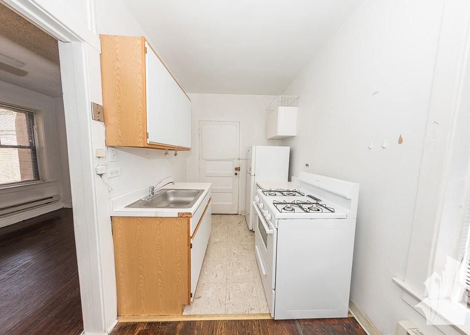 1st image of 2239 1/2 N Bissell St #3e3rd