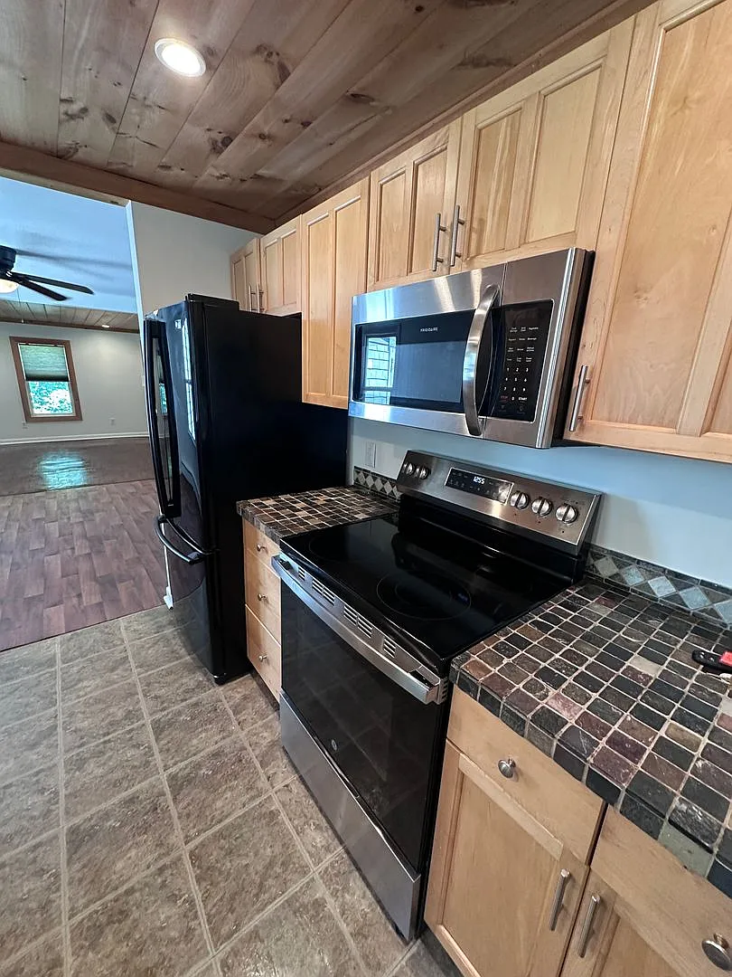 Single-Family Rental in Cazenovia - Move In Ready! — Photo 2