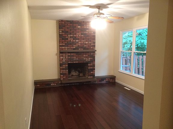 4th image of 1627 N Moody Ct