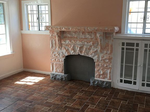 3rd image of 1047 W 85th St