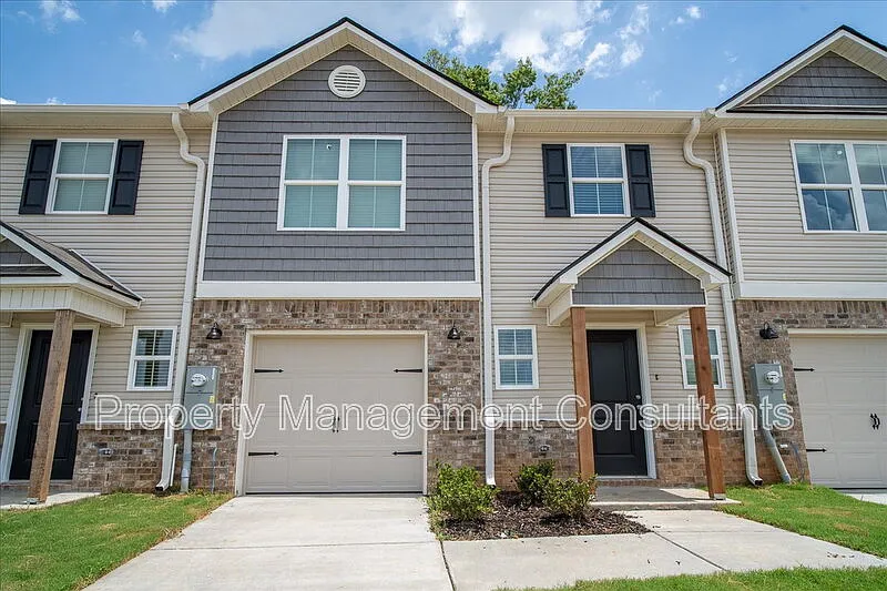 3 bed, 2.5 bath, 1484 sqft, $1,450 — Photo 2