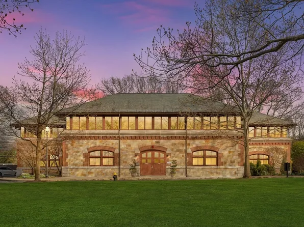 2430 Beacon St Unit 103, Chestnut Hill, MA 02467