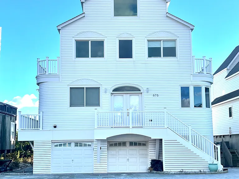 675 Dune Rd — Photo 2
