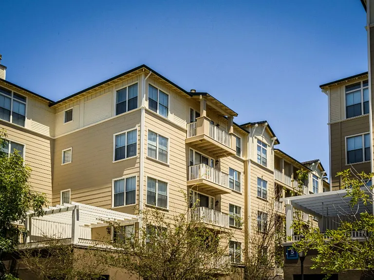 Marlin Cove Apartments — Photo 38