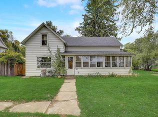 136 W Hillyer St, Oxford, WI 53952