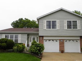 187 Mill Pond Dr, Glendale Heights, IL