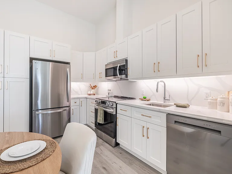 6301 Campeau Dr — Photo 1