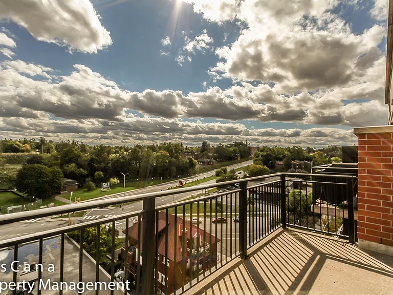 327 Breezehill Ave S #702 — Photo 21