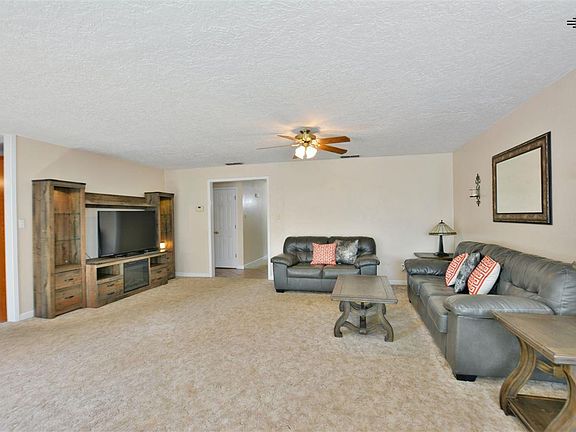 4th image of 132 Texas Dr