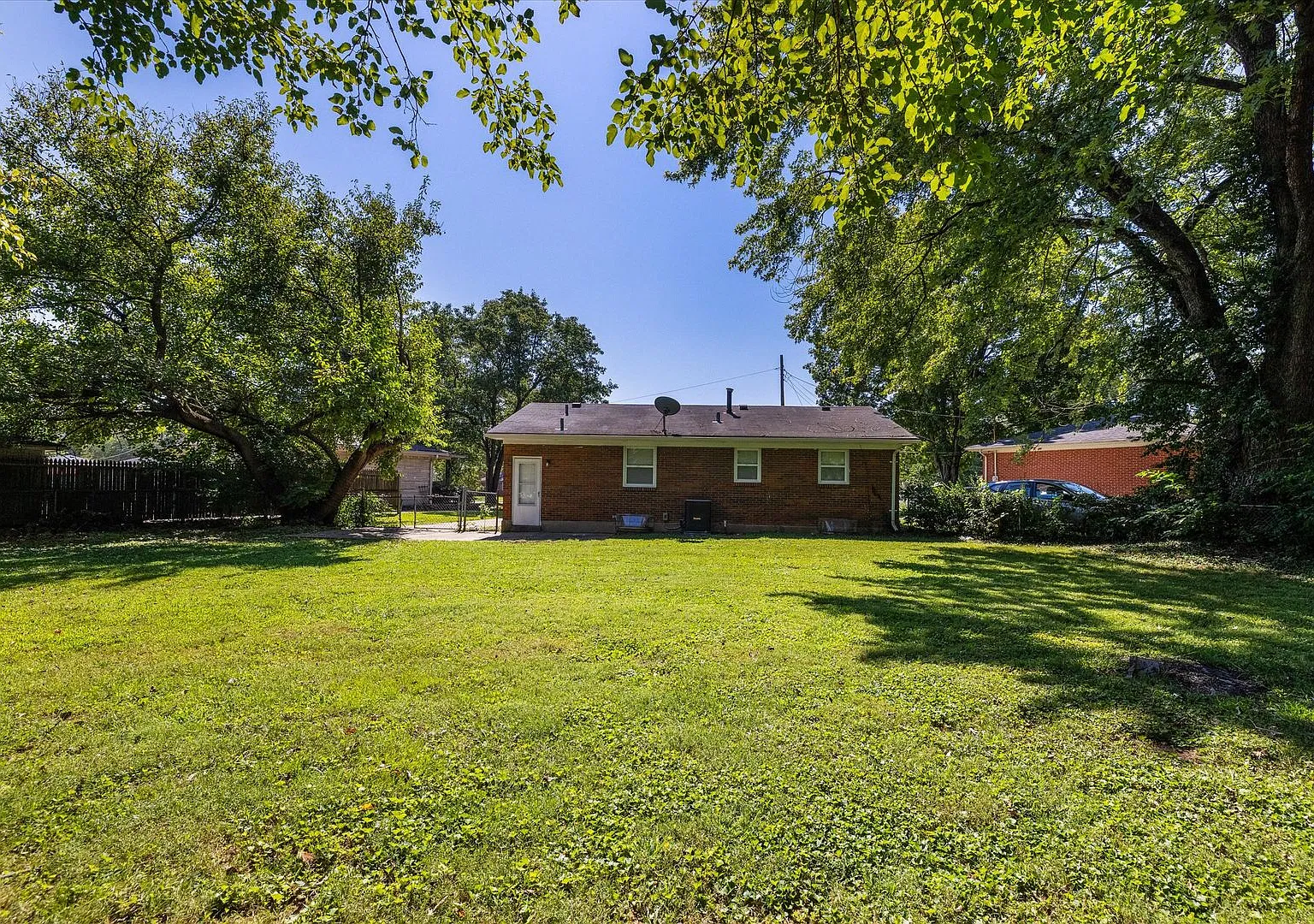5719 Chestnutwood Way - 3 BR, 1 BA brick ranch with unfinished basement, and HUGE fenced in yard! — Photo 4