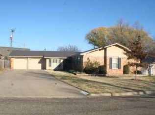 1002 Holiday Dr, Plainview, TX 79072