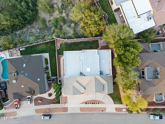 4th image of 6433 La Posta Dr