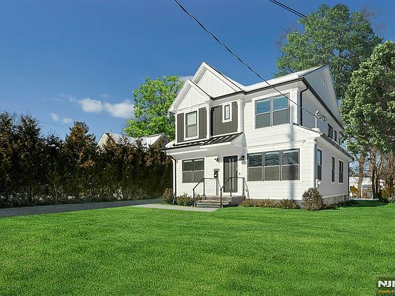 2nd image of 676 Ridgewood Rd