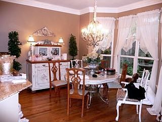 Hardwood floors in dining room, big bay window, lots of glass!