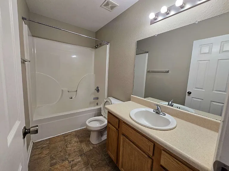 248-2B Executive Ave — Photo 6