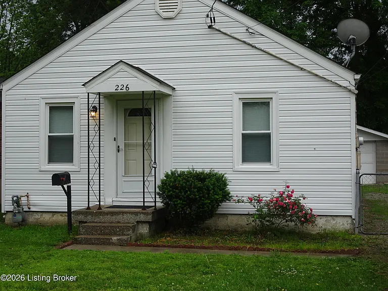 226 Downes Ln — Photo 1