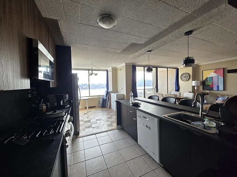 9060 Palisade Ave — Photo 10