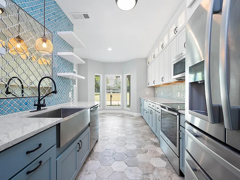 2470 Country Club Dr — Photo 8